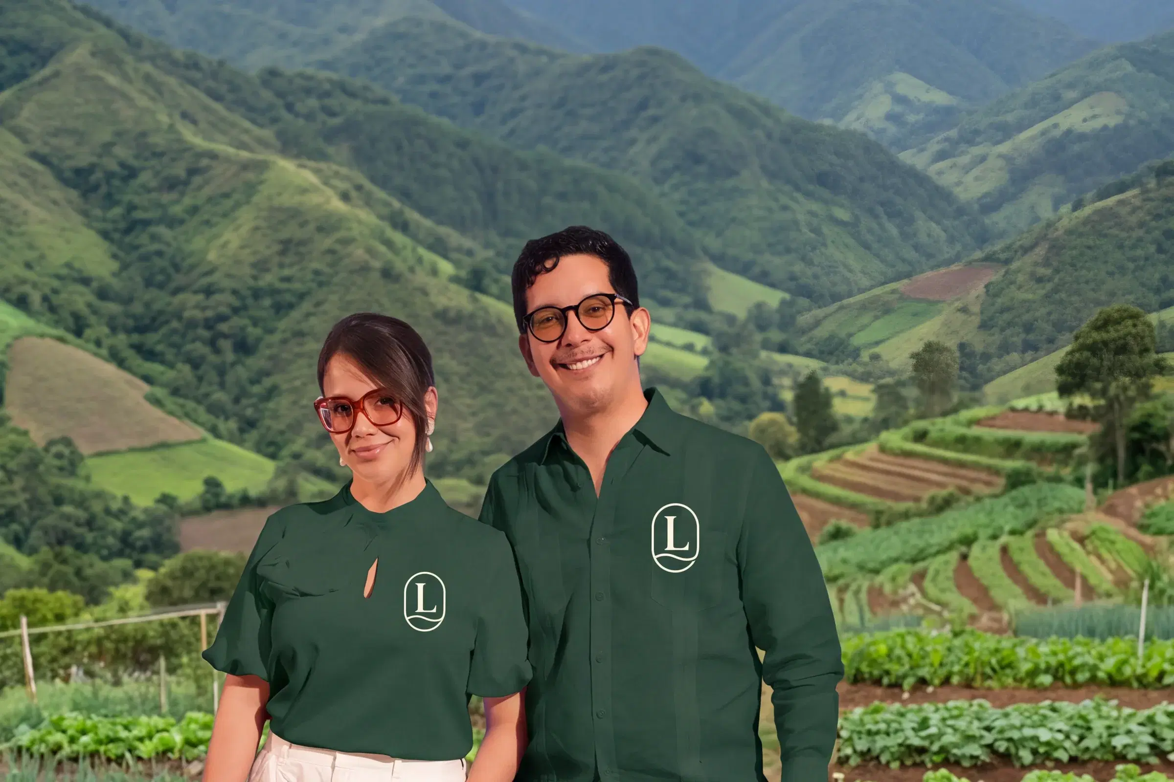 Lucas Pradel y Noemí Jiménez, fundadores de Loma, en los conucos en terrazas de Constanza